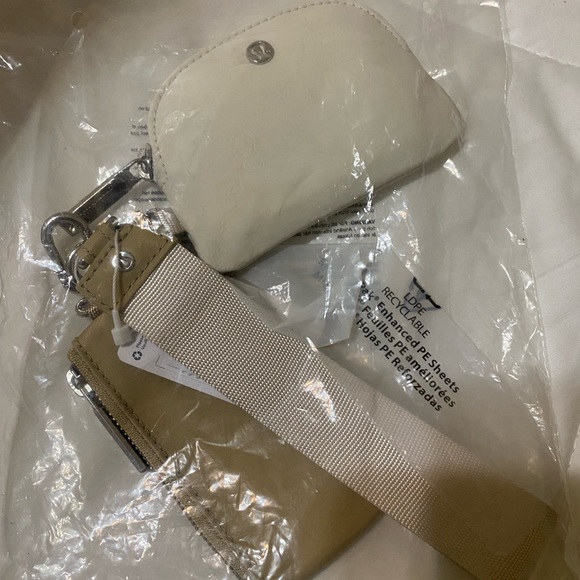 NEW LULULEMON Dual Pouch Wristlet in trench &
white opal
